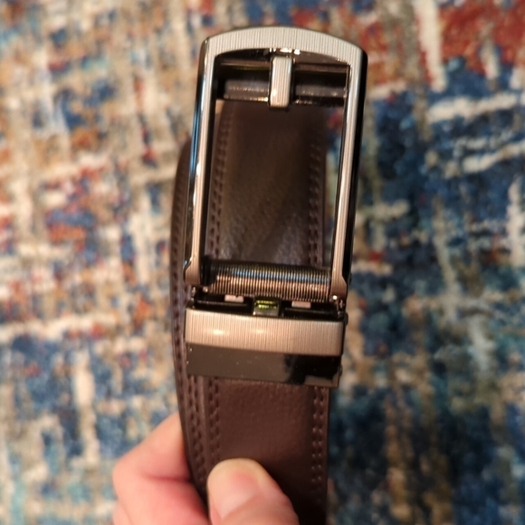 Comfort Click Men's Adjustable Brown Leather Belt - Picture 2 of 6